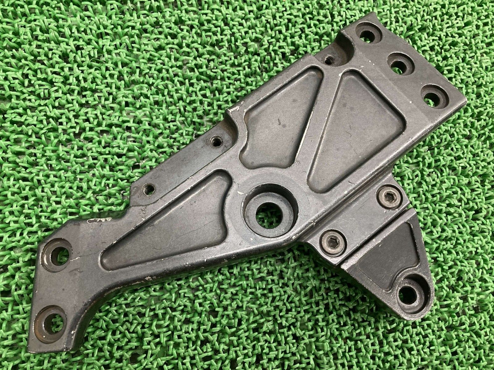 ゼファー400 ステップホルダー 右 35011-1501 カワサキ 純正 ZR400C フレームカバー ピボットカバー 曲がり無し 品薄 zI