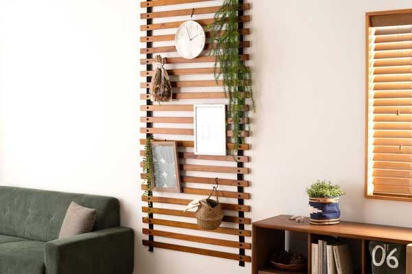 吊り下げ型の木製ロールパーテーション ウォールハンガーフック