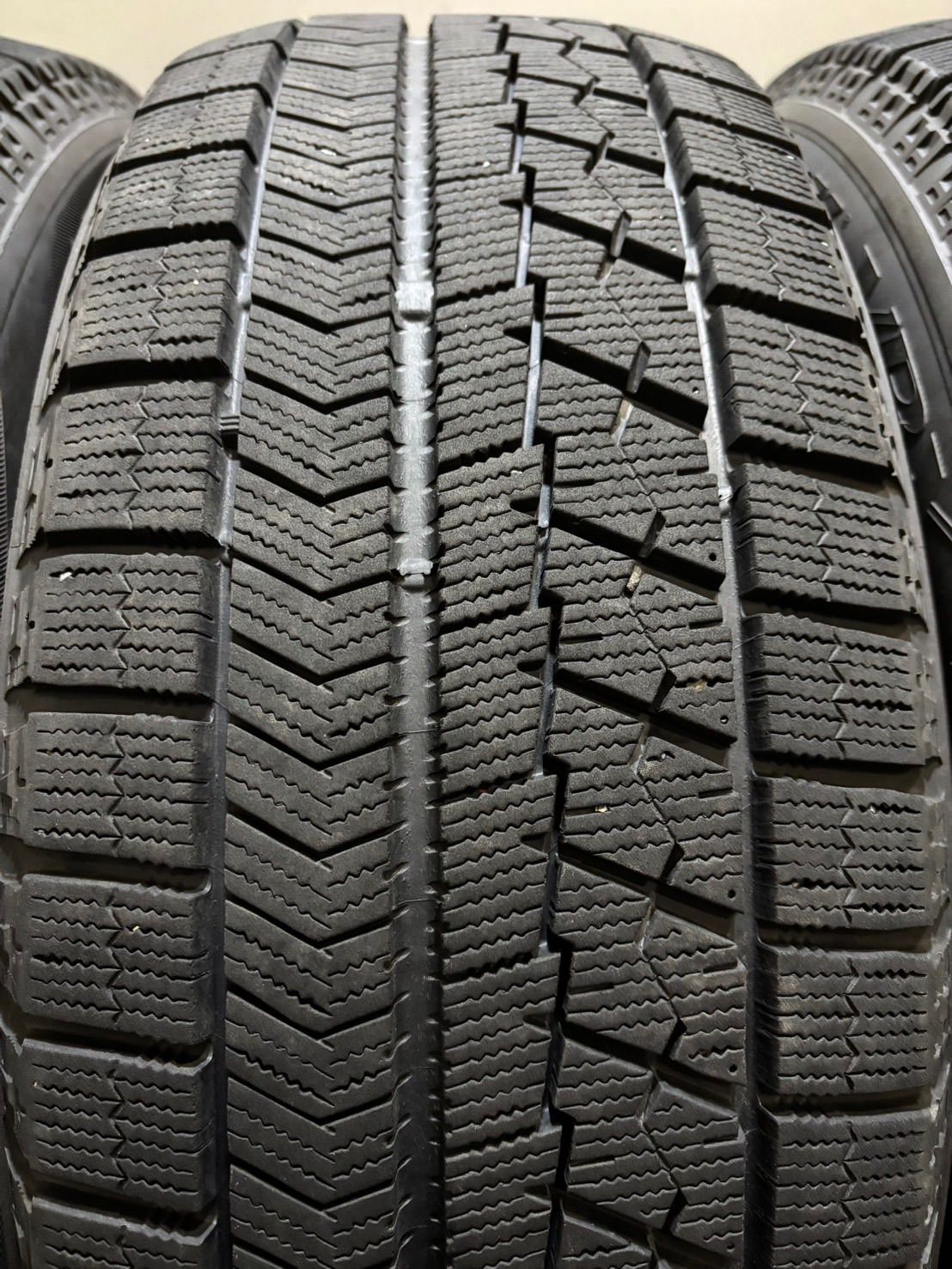 ☆215/60R16 BRIDGESTONE/VRX 20年製 スタッドレス 4本 ☆215/60R16 BRIDGESTONE/VRX 20年製 スタッドレス 4本