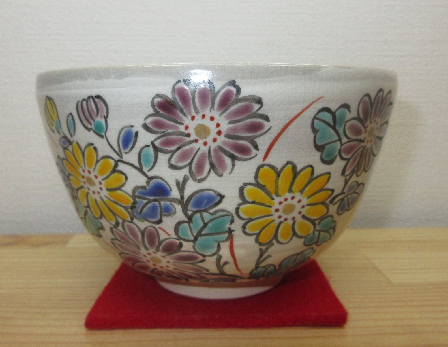 送料込【逢絢亭・新品】茶道具 茶碗 京焼 刷毛目 菊の図 中山喜白 紙箱入り 逢絢亭・新品】茶道具 茶碗 京焼 刷毛目 菊の図 中山喜白 紙箱