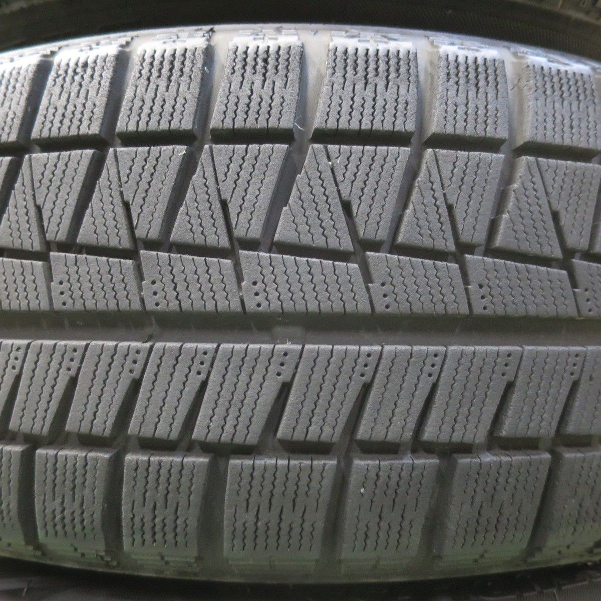 バリ溝！キレイ！9分☆スタッドレス 215/60R17 ブリヂストン 