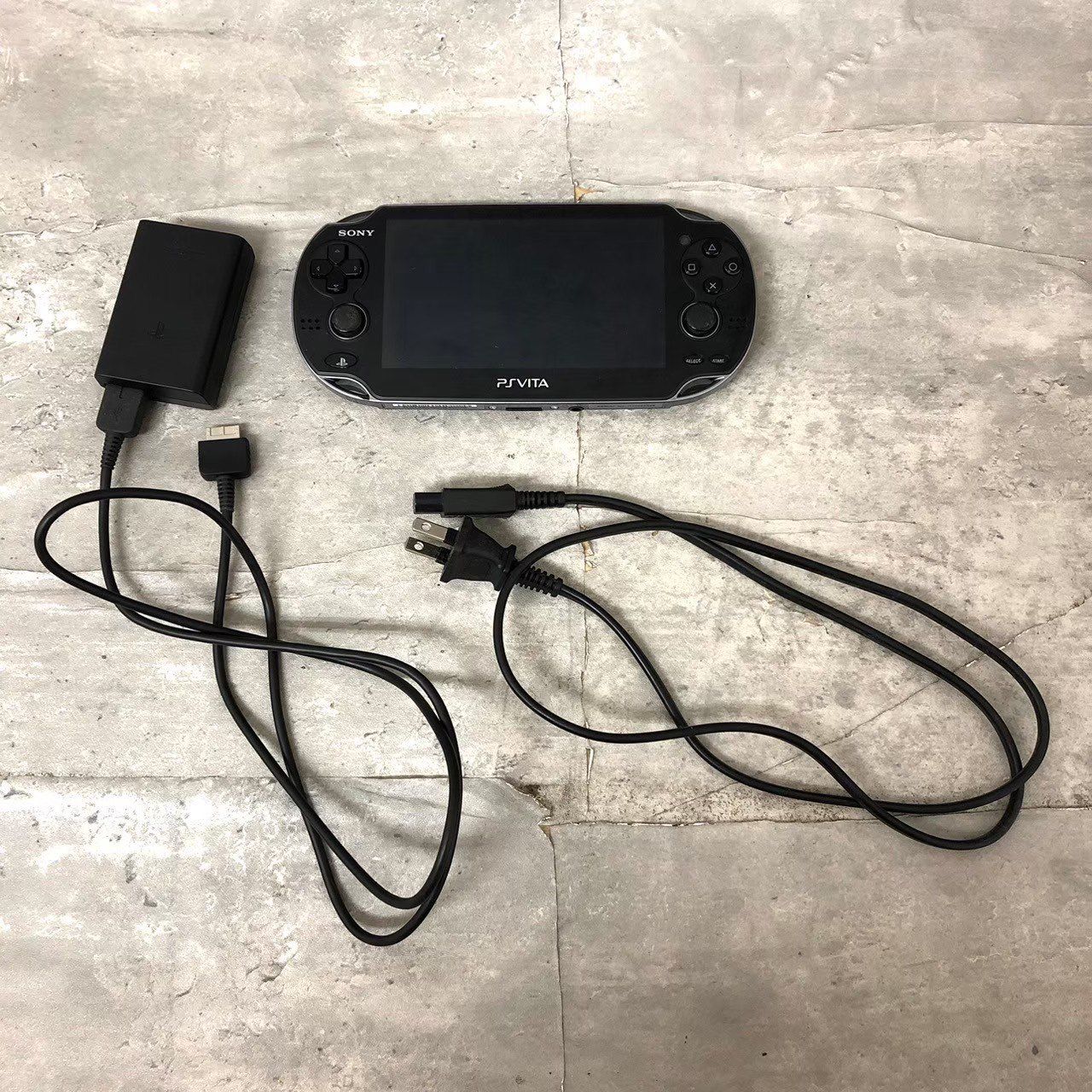 SONY PS Vita 本体 ブラック 充電器付き PCH-1100 | 本体 SONY PS Vita 本体 ブラック 充電器付き PCH-1100 | 本体