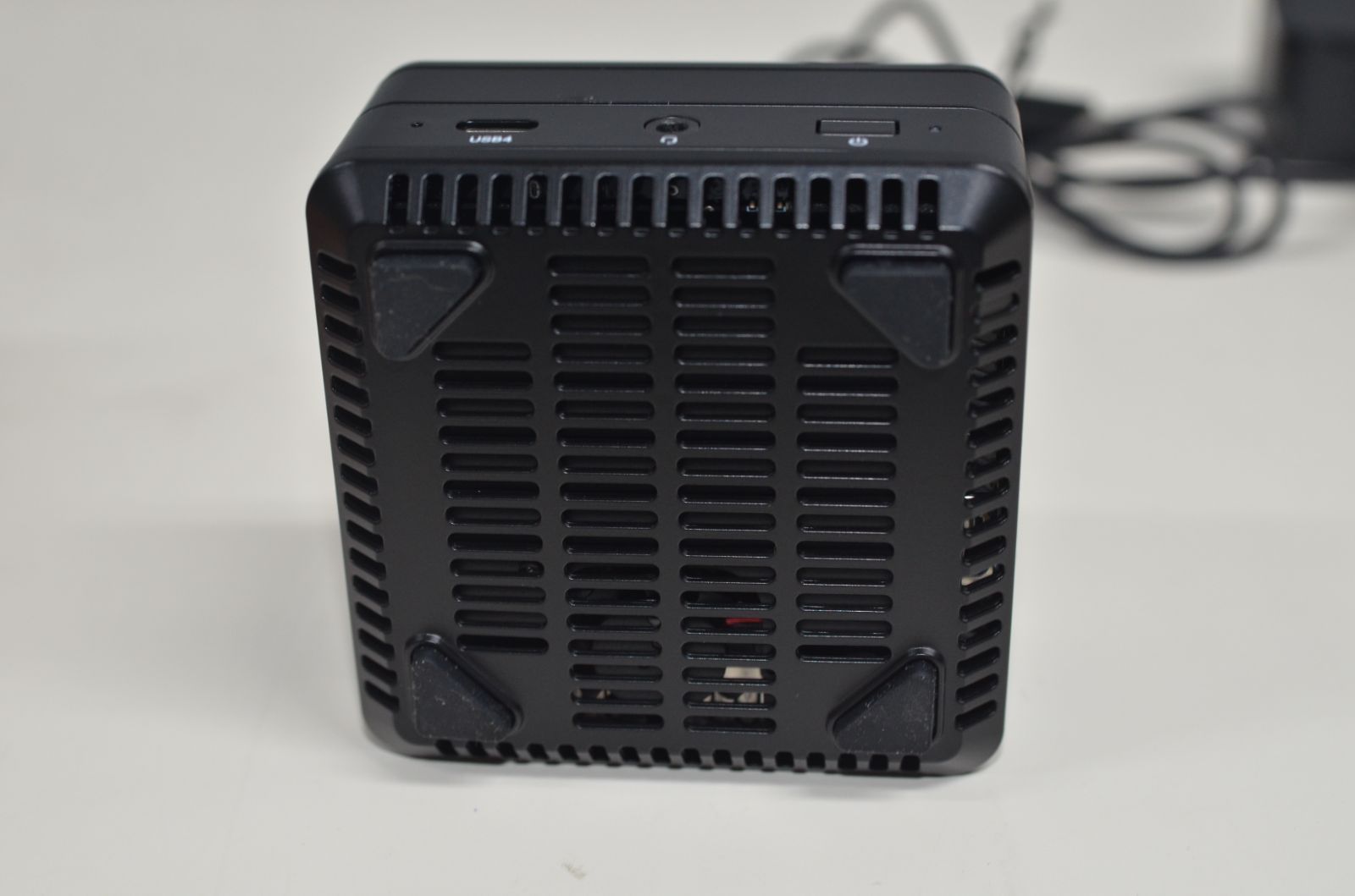 中古良品 超ミニPC MINISFORUM EM780 Windows11 AMD Ryzen 7 7840U