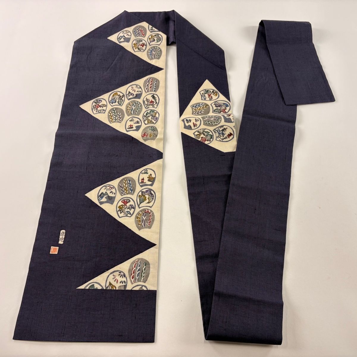 平和屋着物○塩瀬 九寸名古屋帯 刺繍 型染め 兎 枝笹文 黒地 正絹 逸品  