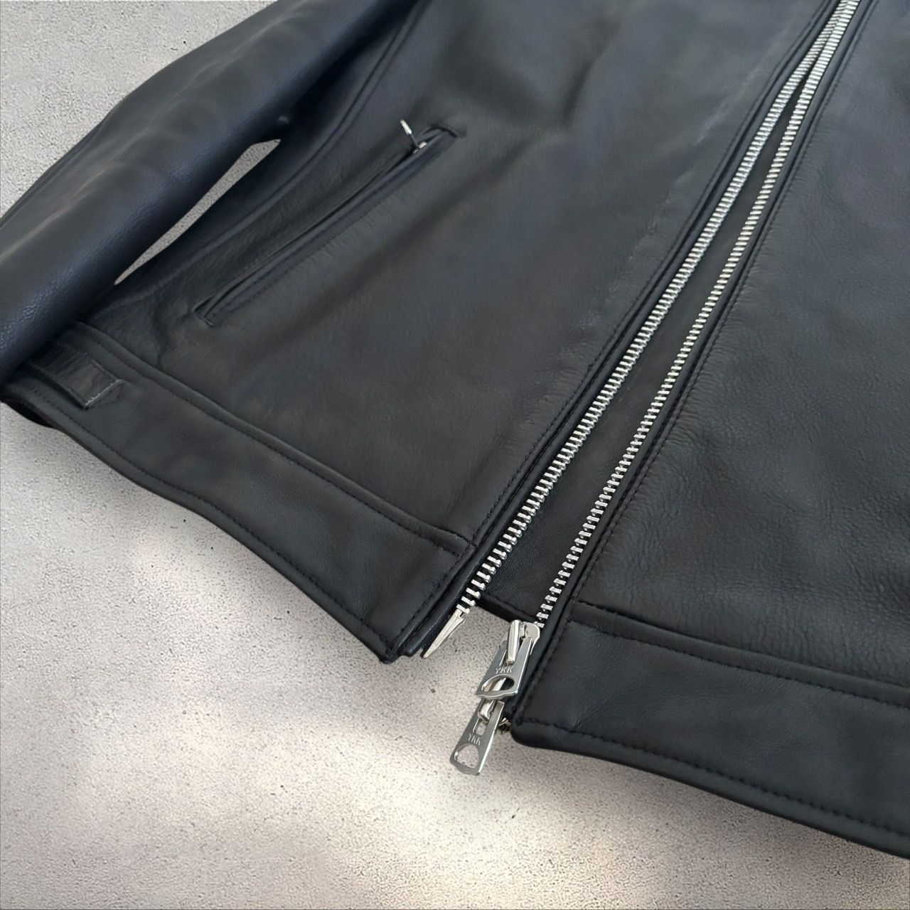 参考定価75,800円 AVIREX アビレックス トラッカー レザージャケット 