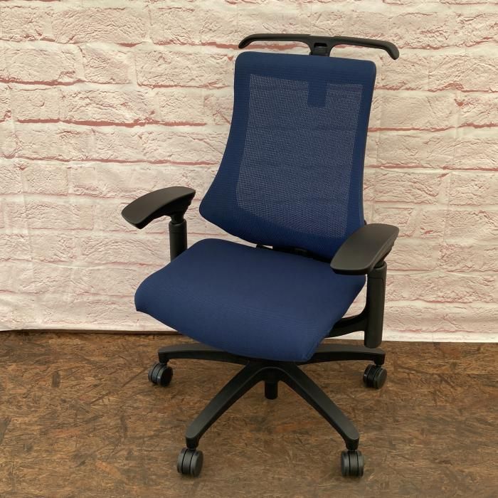 【新古品 未使用】 ITOKI イトーキ オフィスチェア 肘あり エフチェア 可動肘 メッシュバック ハイバック ハンガー付 KG-170JBH-T1B2 ネイビー 肘有り 肘つき ワークチェア PCチェア OAチェア テレ