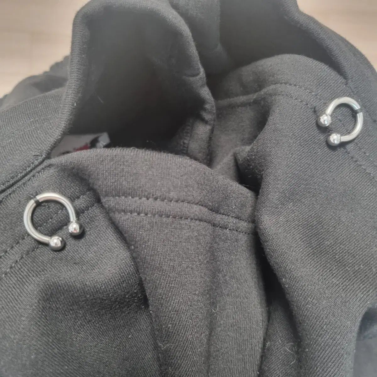 カットアウト ピアス