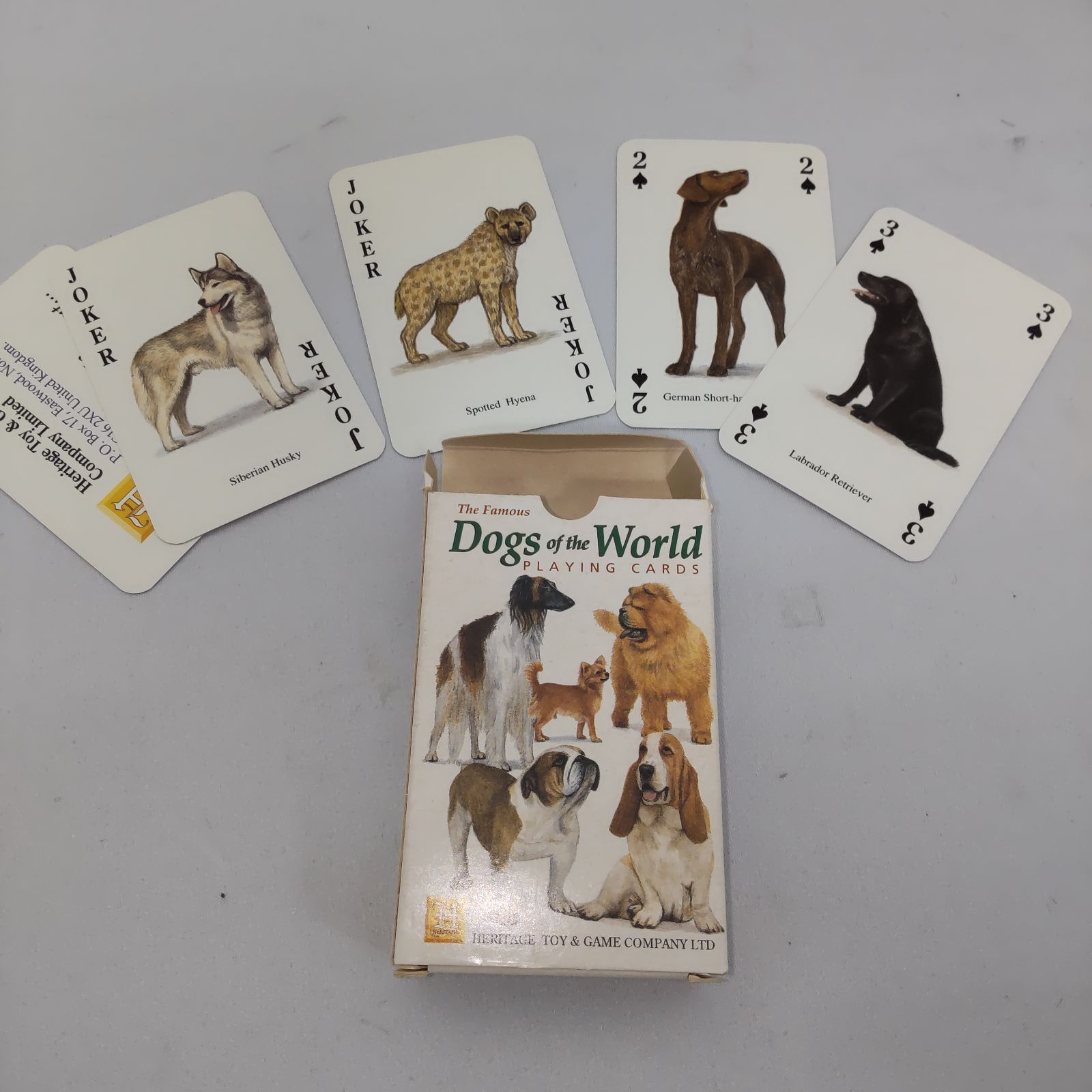 トランプ美品】外国製品 世界の犬イラスト トランプ 52枚＋