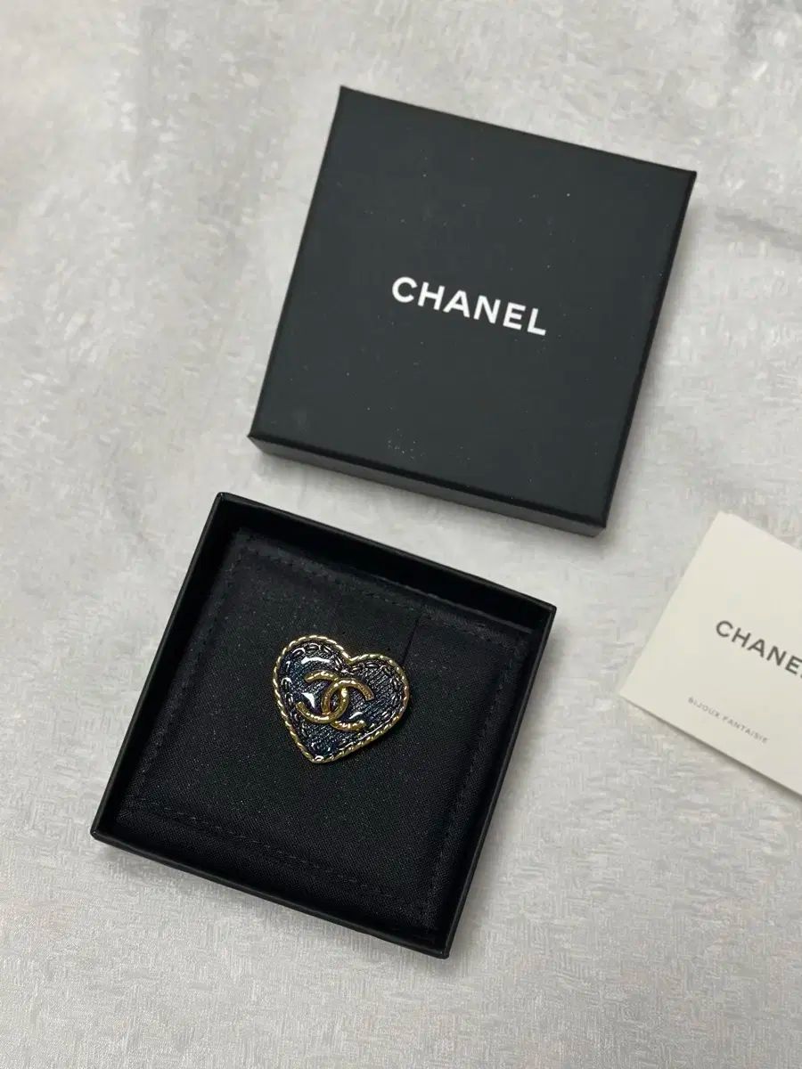 ハート ブローチ