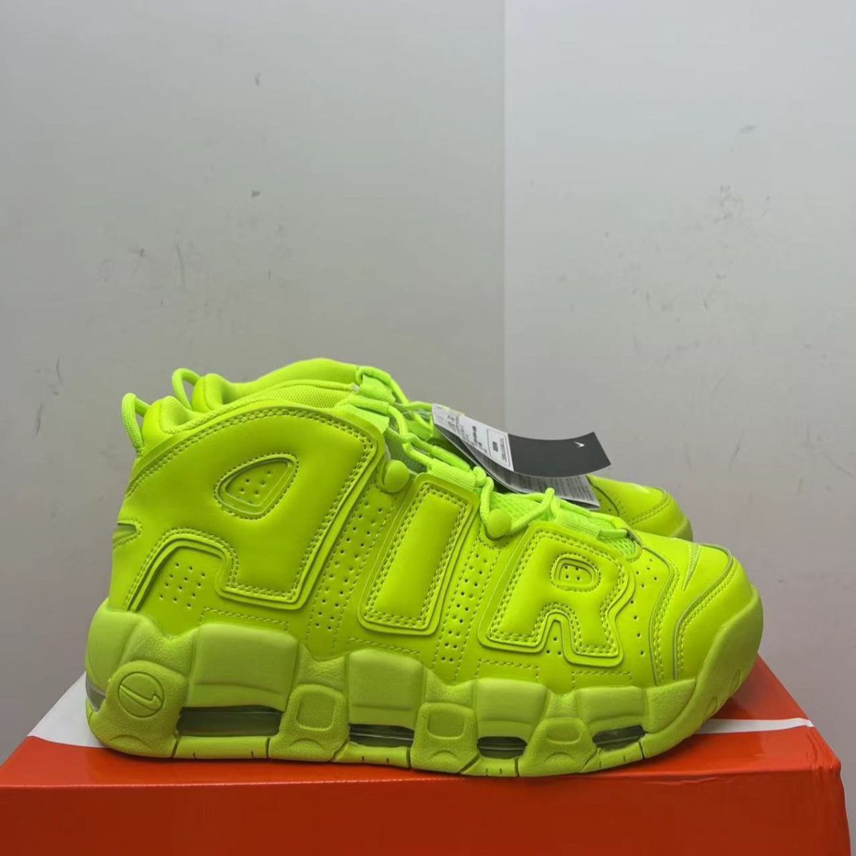 新品未使用 ナイキ Nike Air More Uptempo V olt スニーカー