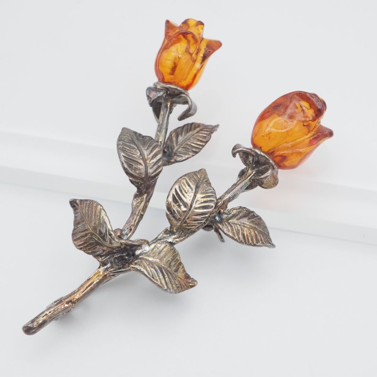 F456 琥珀 コハク アンバー 925刻印 ブローチ 薔薇 バラ ローズ デザイン シルバー ヴィンテージ
