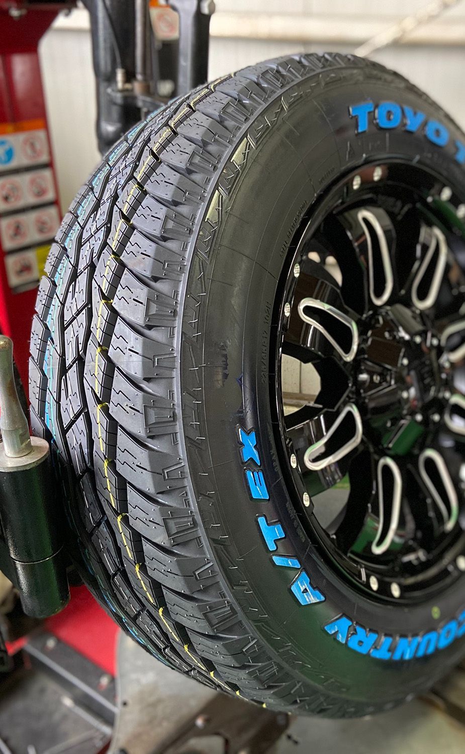 デリカD5 RAV4 CX5 タイヤホイール4本セット 17インチ TOYOオープンカントリーAT EX 225/65R17 ホワイトレター -  メルカリ