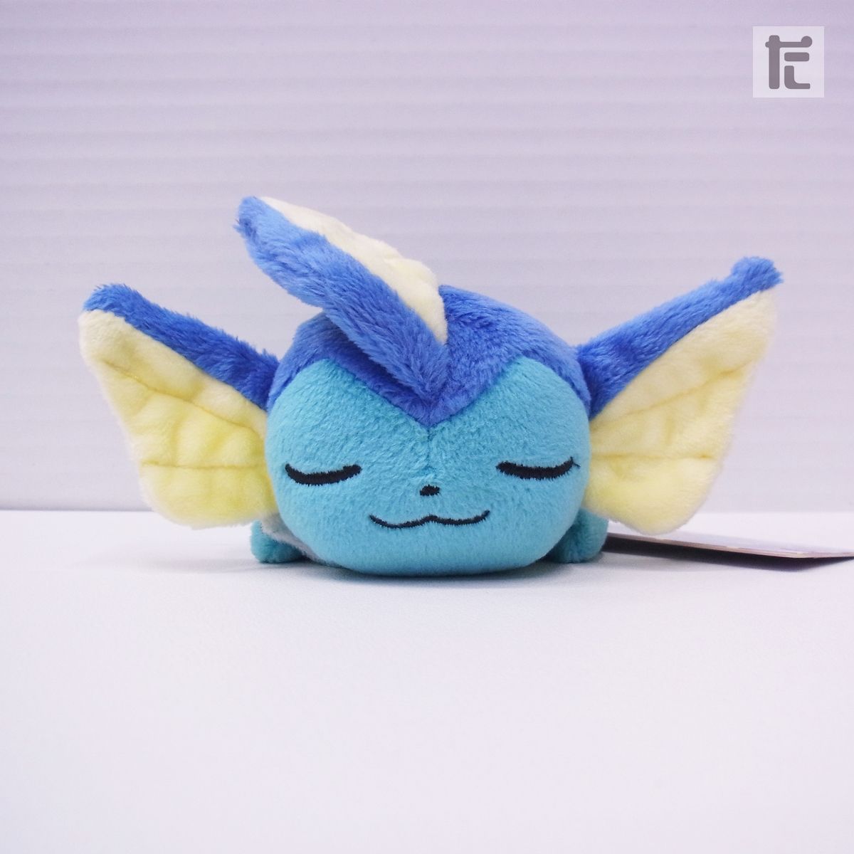 くったりぬいぐるみ　シャワーズ　タグ付き ポケモンセンター シャワーズ くったりぬいぐるみ おやすみver