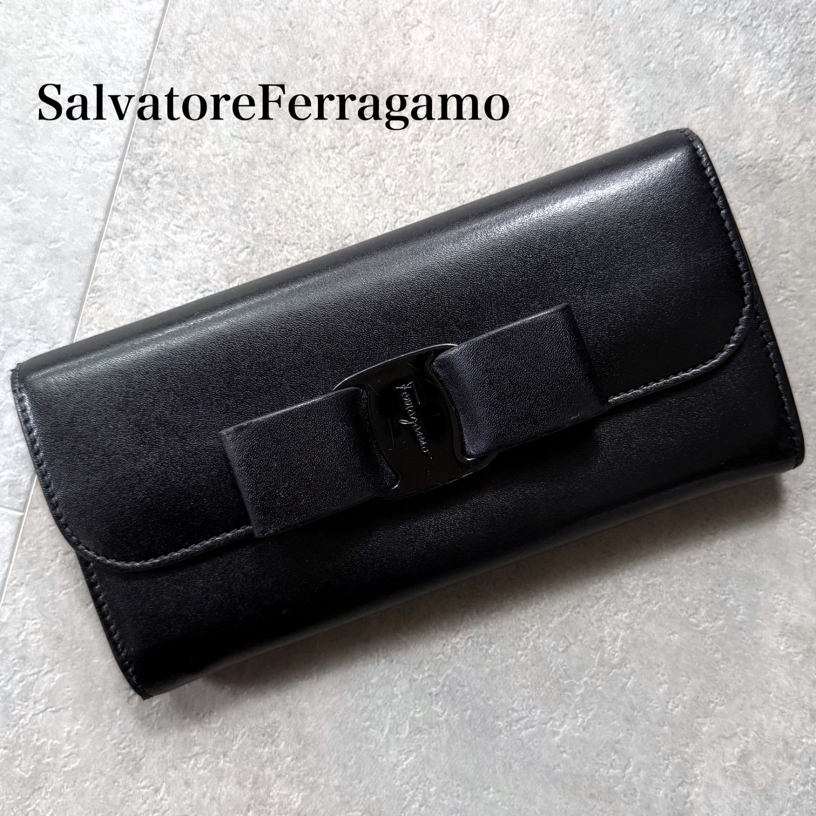 SalvatoreFerragamo サルヴァトーレフェラガモ ヴァラリボン 二つ折り 