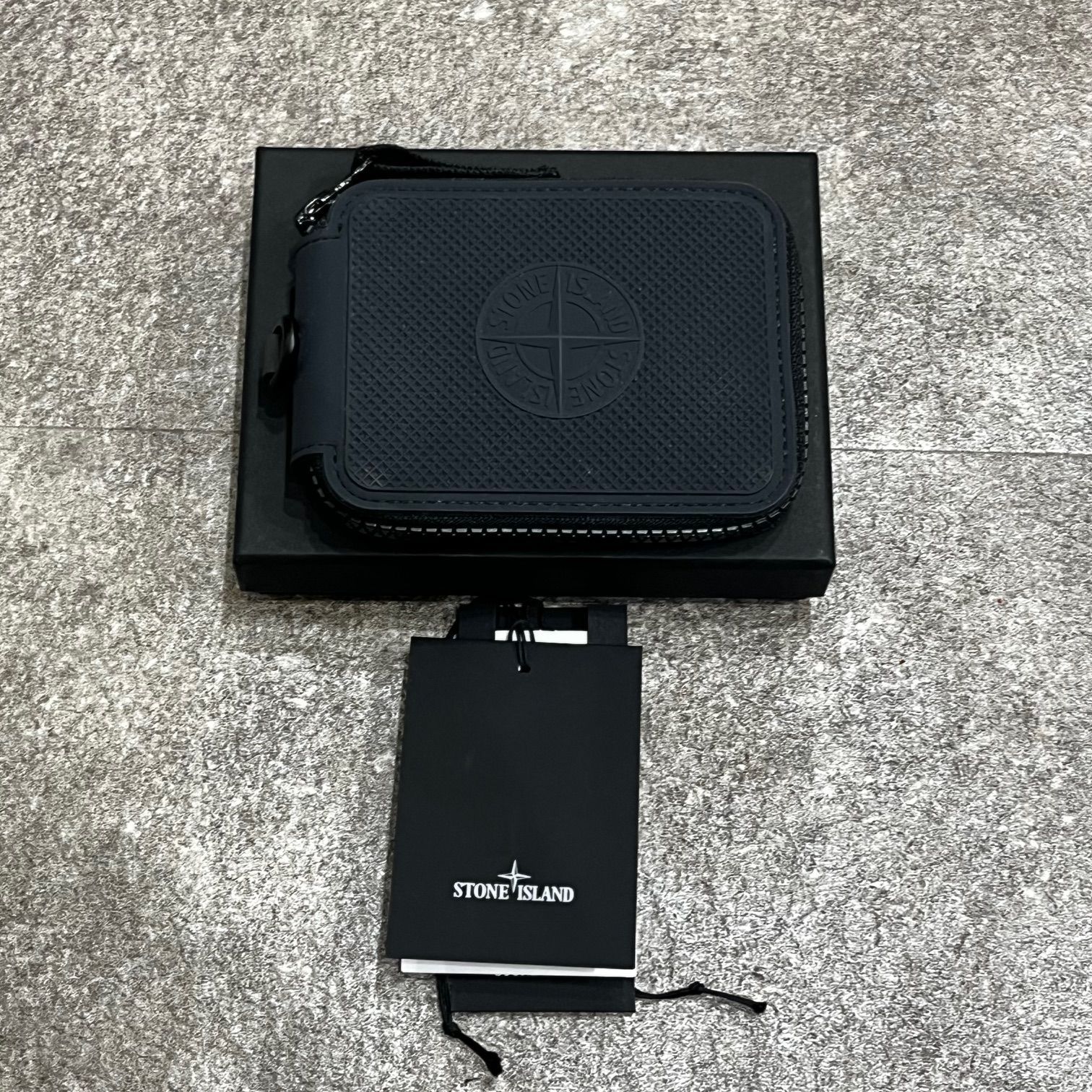 参考上代41800円 未使用品 STONE ISLAND RUBBER WALLET ラバー ジップ
