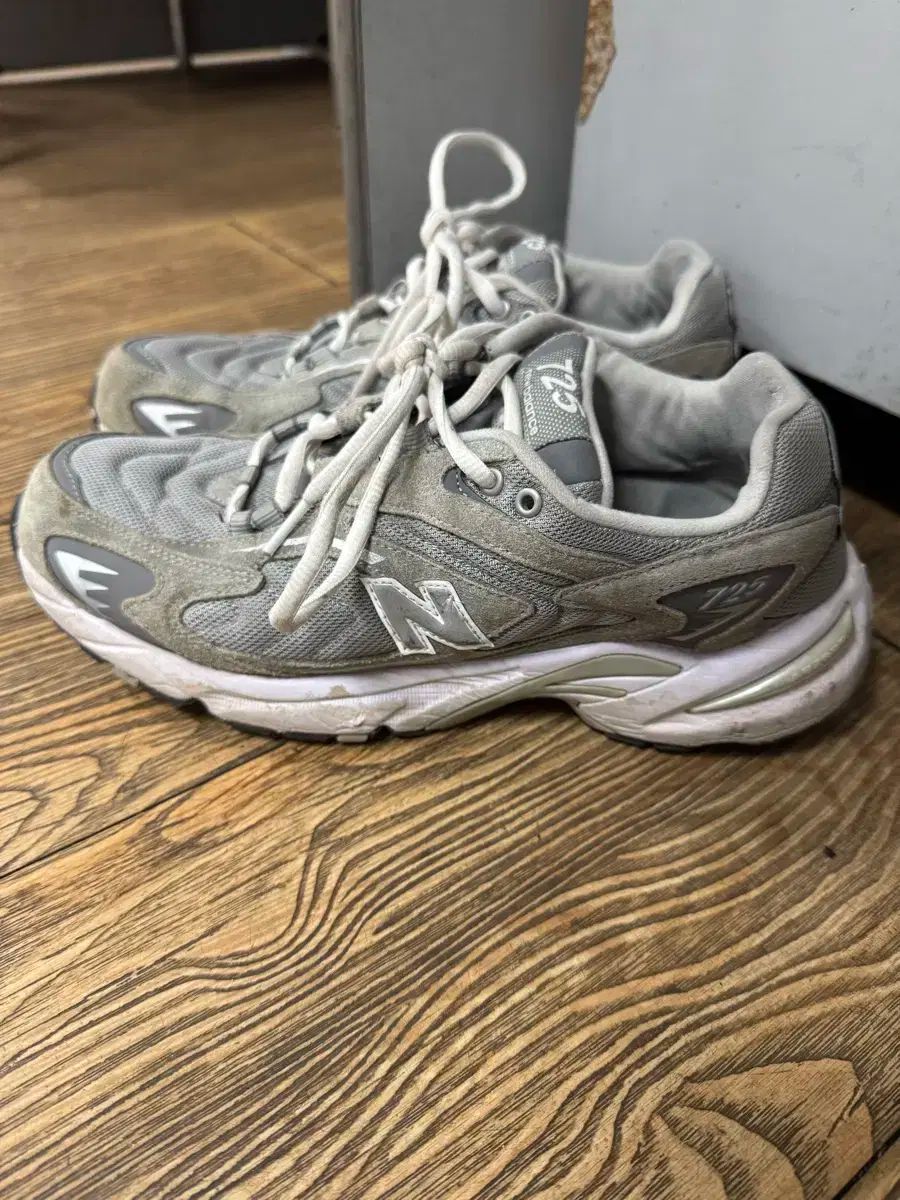 New Balance(ニューバランス) 725 グレー 270 サイズ
