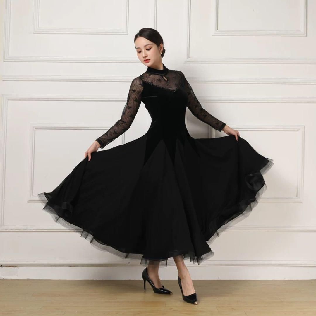 蝶々モチーフ✿シックなデザインのドレス✿競技会や発表会に最適 蝶々モチーフ?シックなデザインのドレス?競技会や発表会に最適 - メルカリ