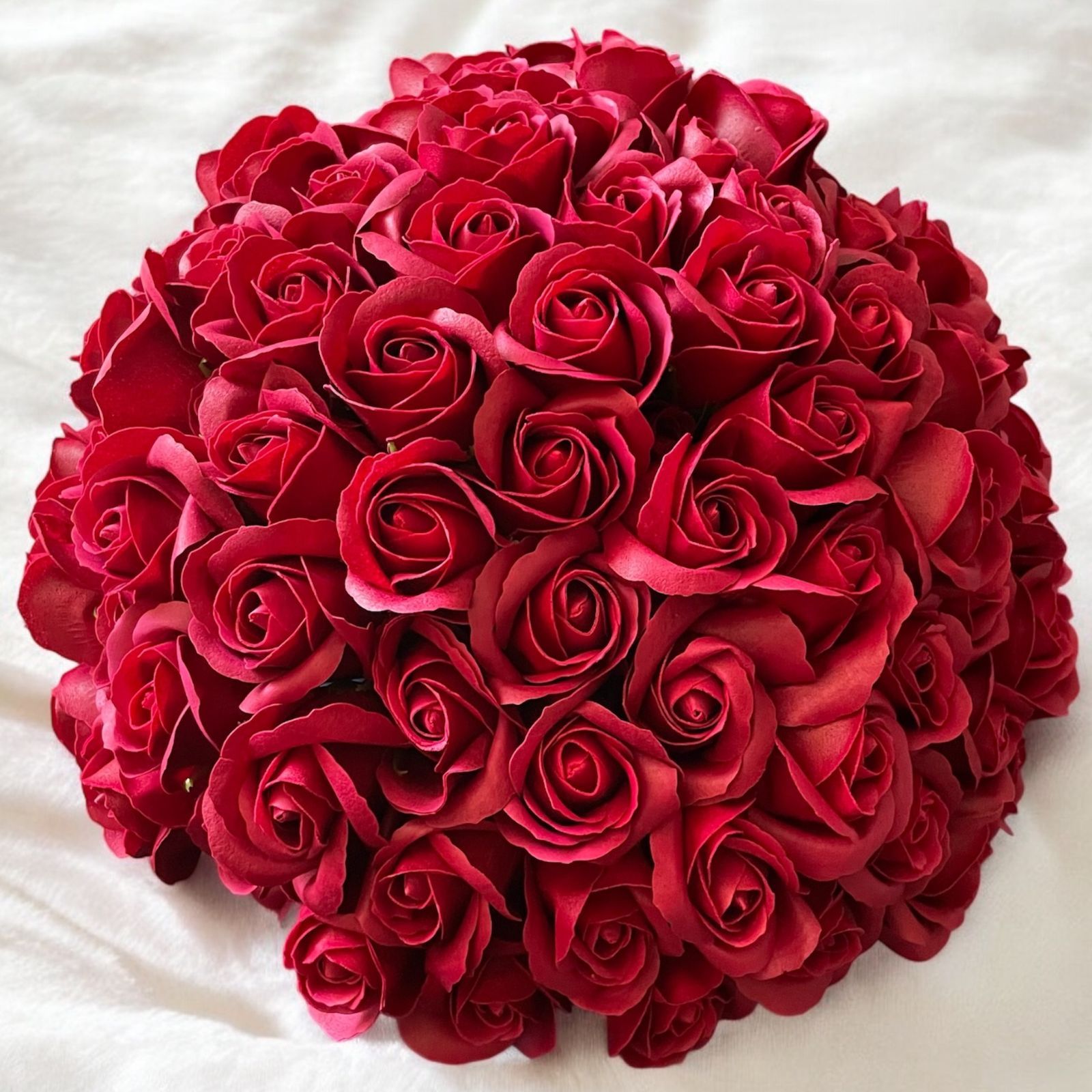 赤いバラのラウンドブーケ サヴォンローズ 花束 L（100本）ルビー