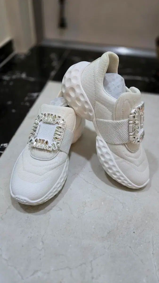 ROGER VIVIER ロジェヴィヴィエ スニーカー Roger Vivier ロジェ