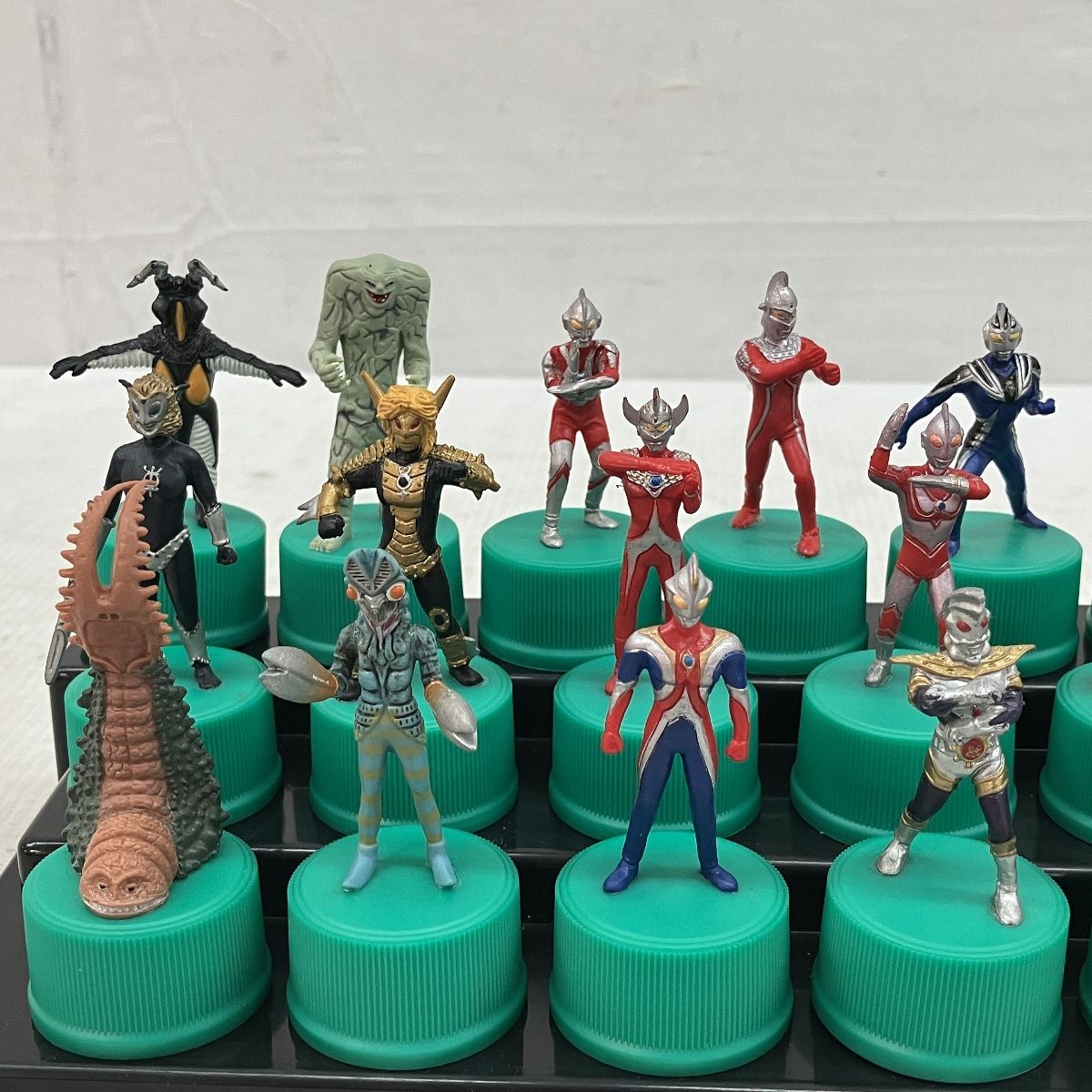 【美品】ウルトラマンボトルキャップ　シークレット込み全２４種　三ツ矢サイダー 三ツ矢サイダー ウルトラマン ボトルキャップ フィギュア 全24種