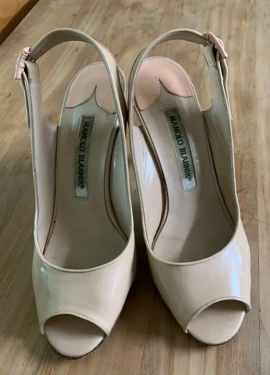 Manolo Blahnik(マノロブラニク) スリングバック ハイヒール