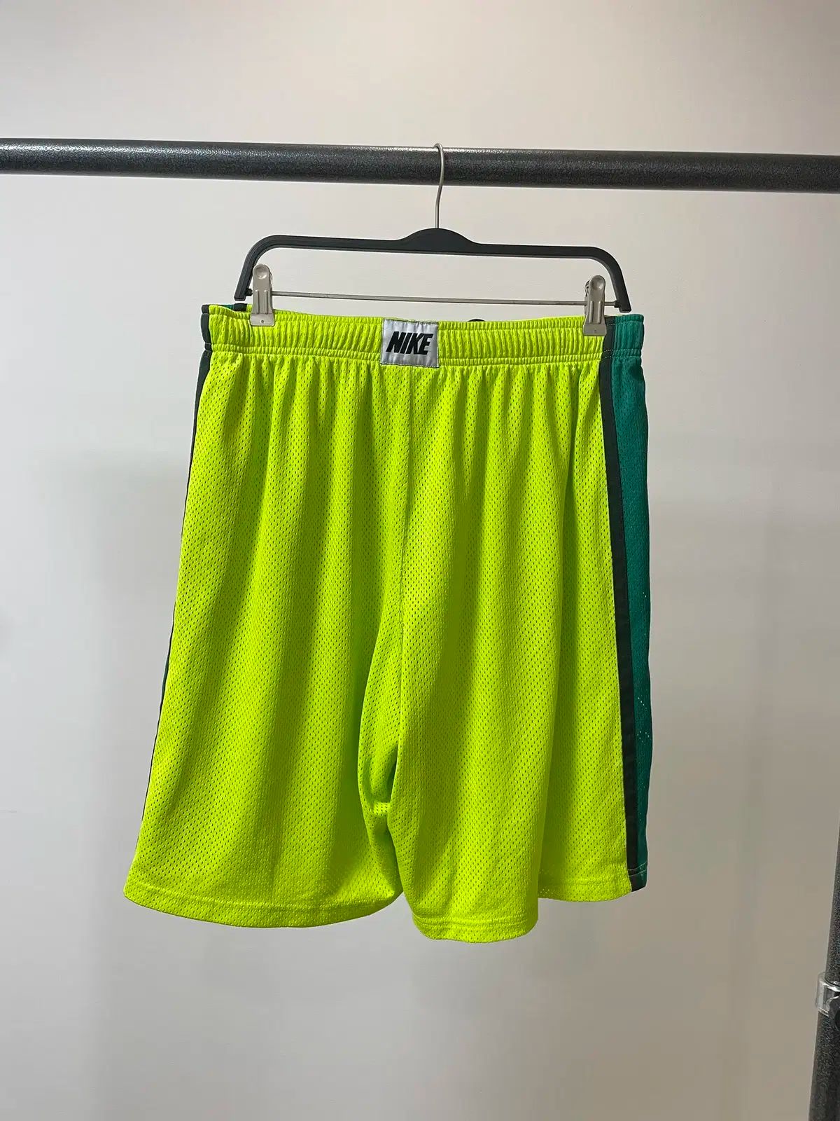 美品　ナイキ　バスパン　バスケ ハーフパンツ ショートパンツXXL ネオンカラー クロスオーバーDri-FIT 21cm バスケットボールショートパンツ