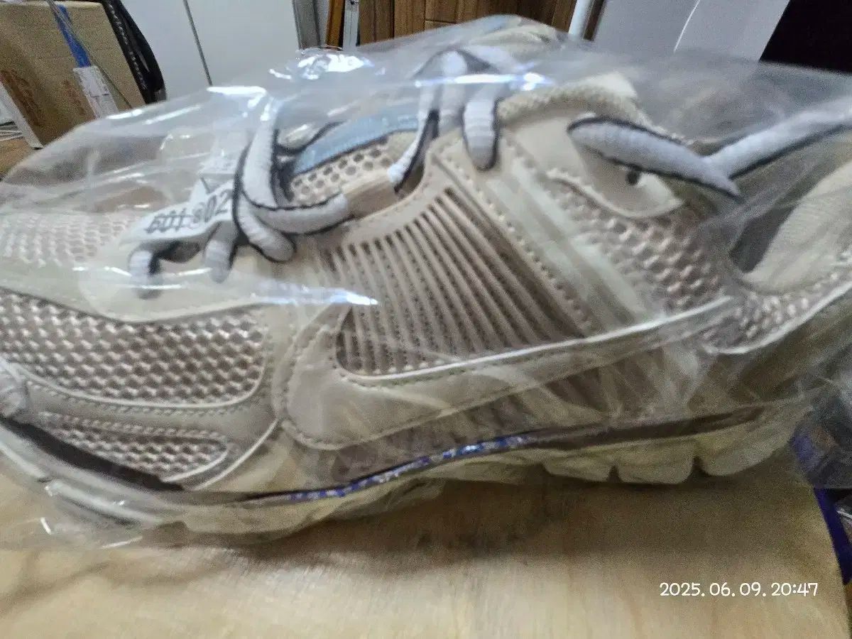 ズーム ボメロ 285 サイズ クリーム 商品