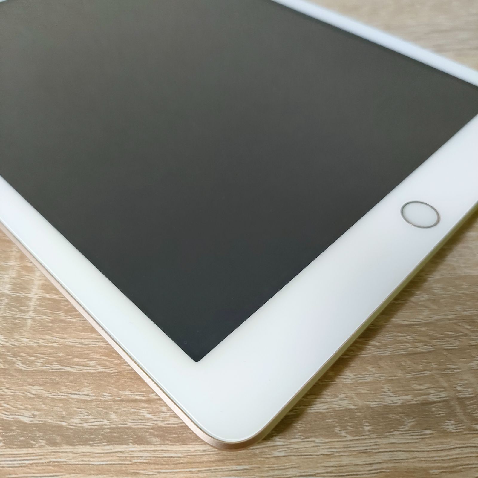 第5世代 iPad 32GB SIMフリー 管理番号：0906 | une3.net