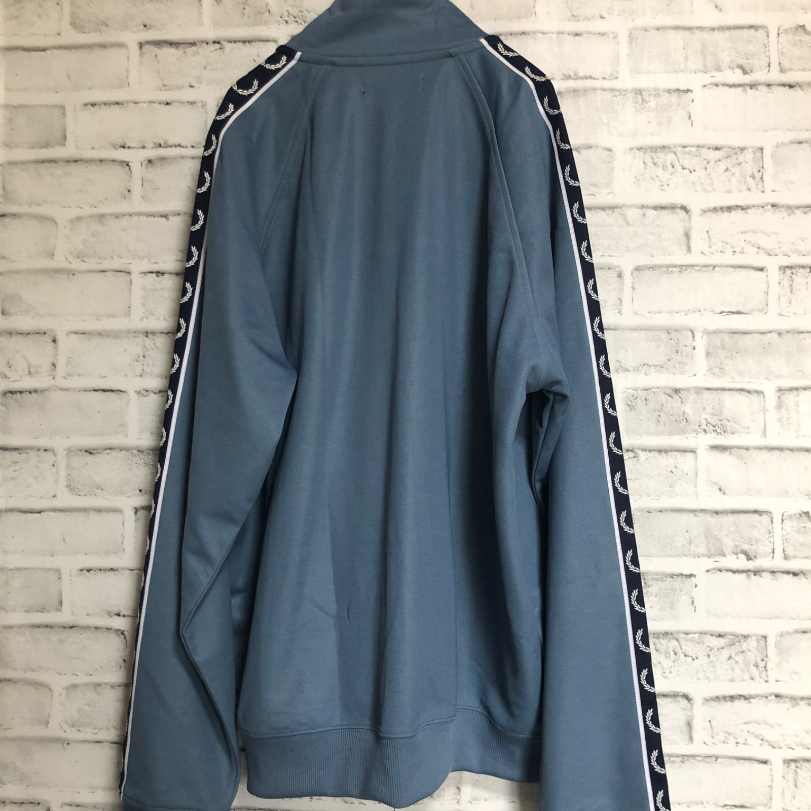 希少XL⭐️Fred Perry トラックジャケット/ジャージ 刺繍月桂樹 ブルー×ネイビーテープライン - メルカリ