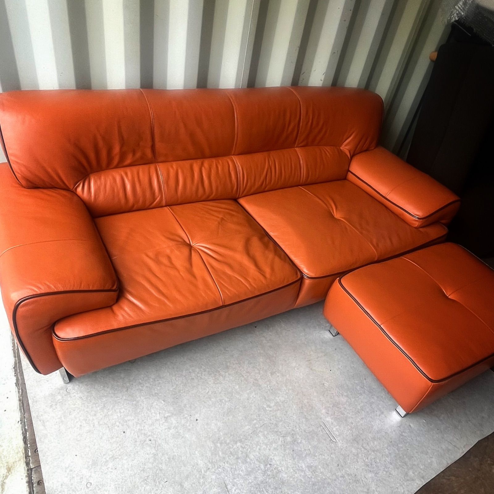 取付無料！IDC大塚家具 L/S コンフォート 本革オレンジソファ