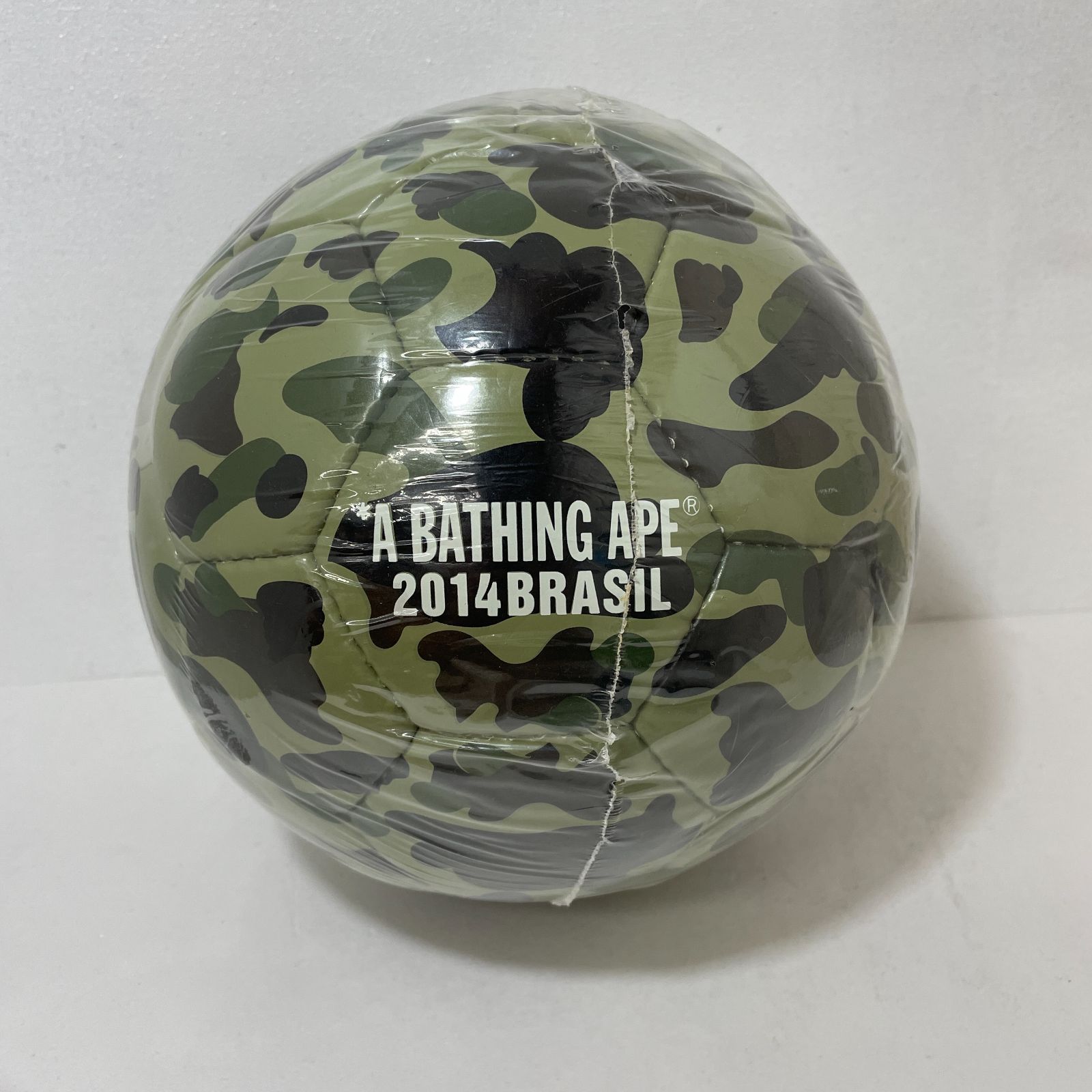 A BATHING APE サッカーボール（ABC CAMO SOCCER BALL | bape.com）