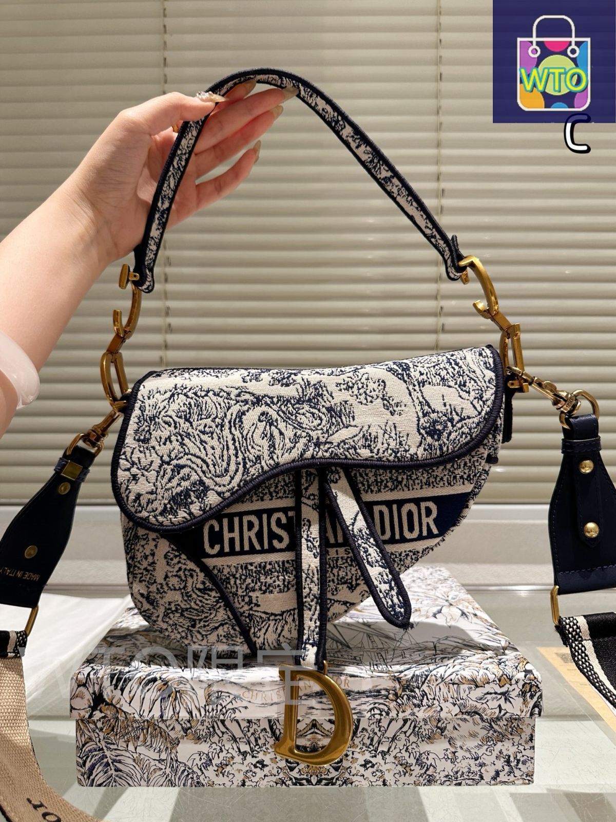 今日特価】Dior ディオール サドルシリーズ サドルの形状を模