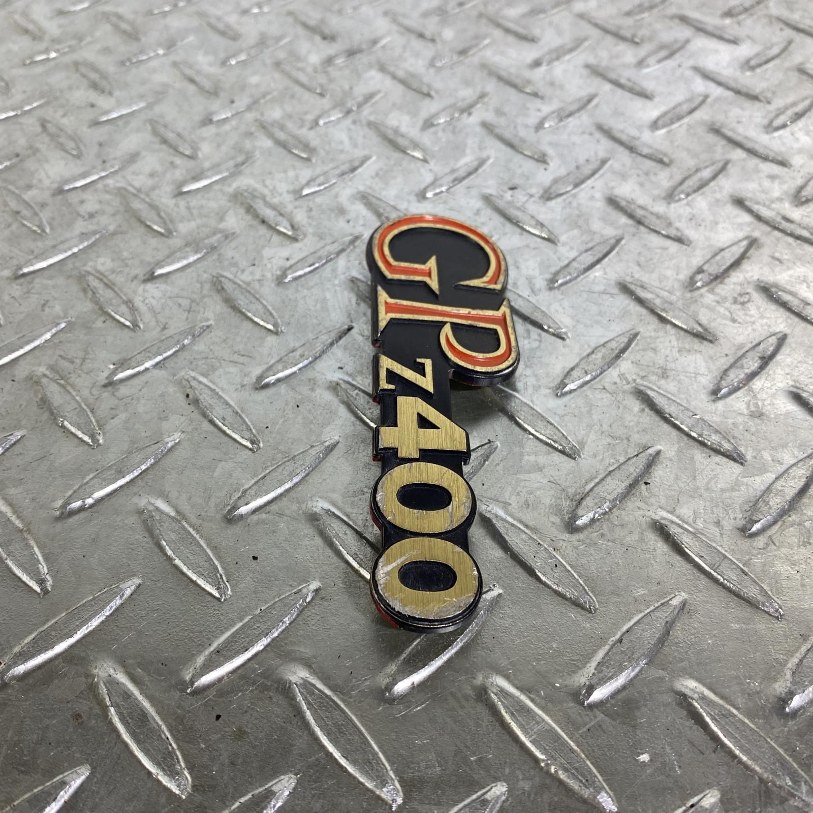 KAWASAKI GPZ400 サイドカバーエンブレム 片側 カワサキ - メルカリ