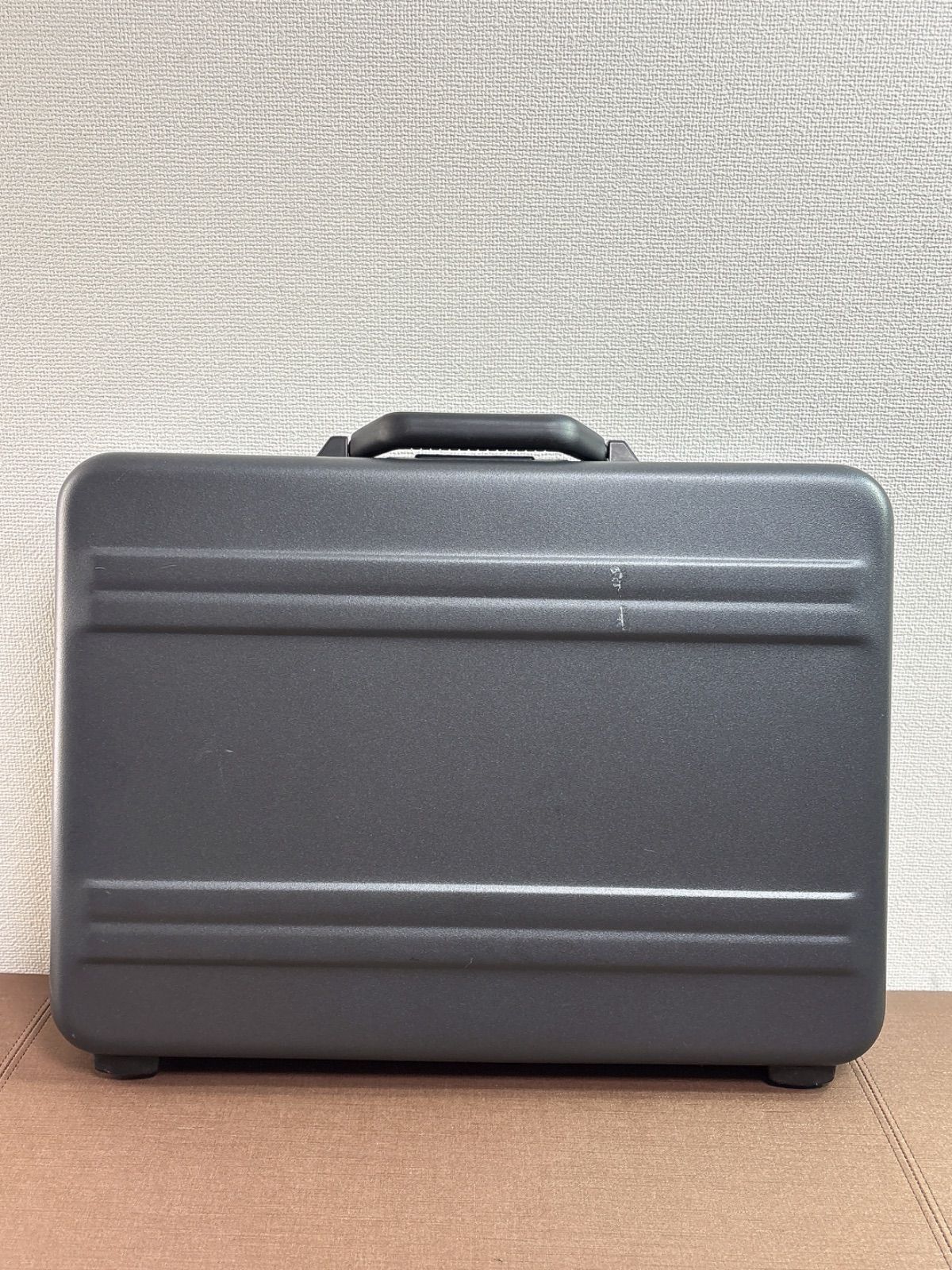 ゼロハリバートン アタッシュケース　ガンメタ　美品　送料込み ZERO HALLIBURTON 最大46%☆10/22限定 正規品10年保証