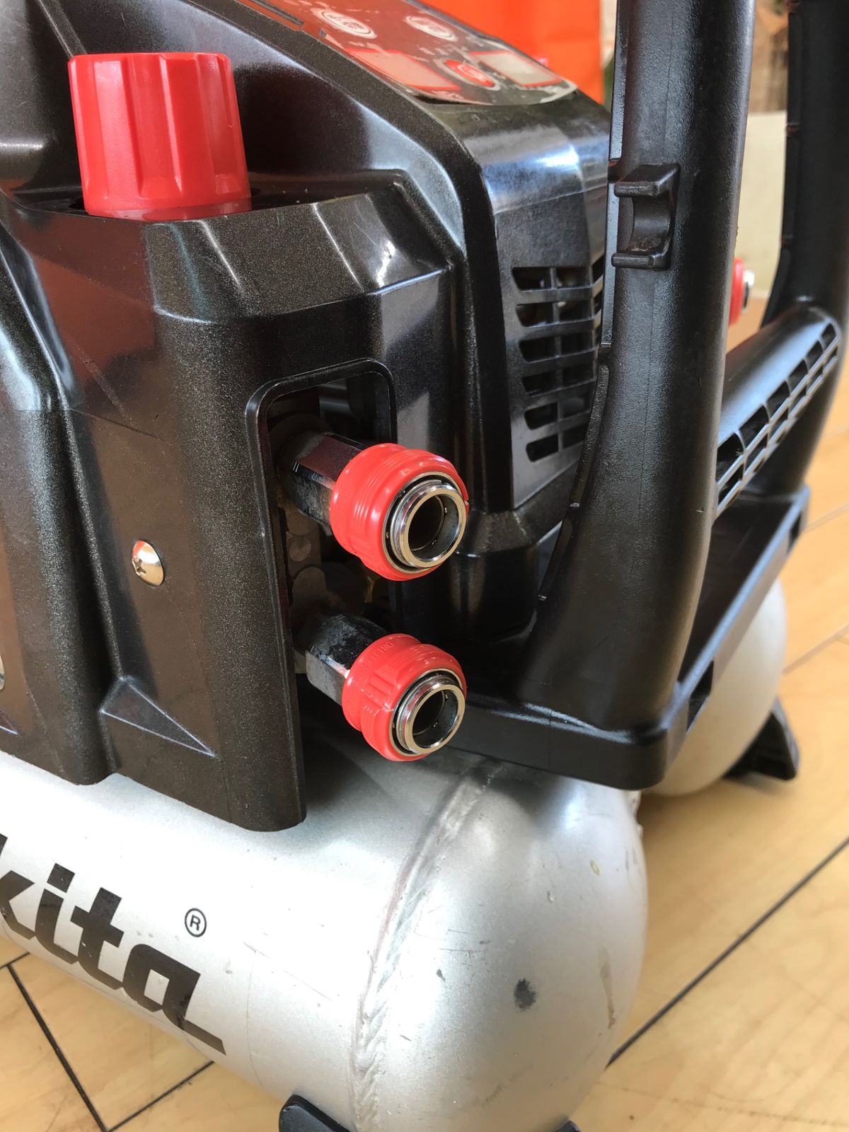 品 Makita マキタ エアコンプレッサ 黒 AC462XLHB IT1KA6NE8I24 エコツール小牧ｲﾝﾀｰ店 M02 HRDEVELOPMENT_JP