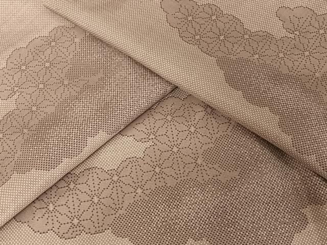 平和屋着物○本場大島紬 白大島 9マルキ 更紗花唐草文 正絹 逸品