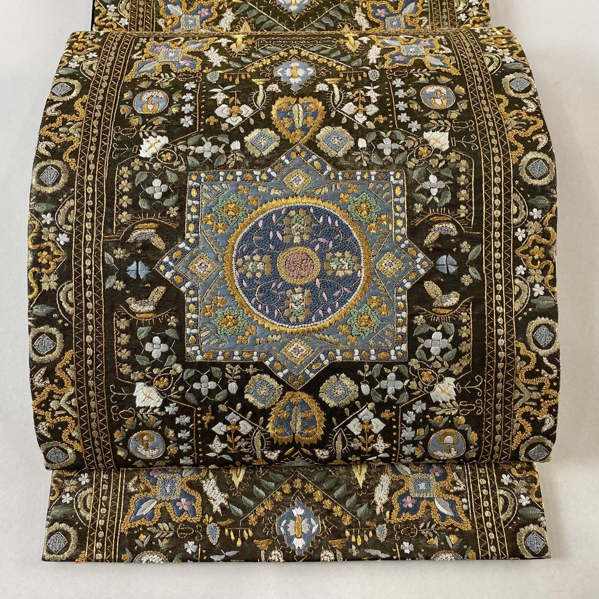 袋帯 美品 逸品 洋柄 華文 鳥 刺繍 金糸 金色 六通 正絹 【中古