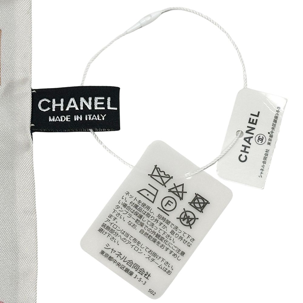 【CHANEL】大胆なロゴが目を引く◎シャネル スカーフ ホワイト CHANEL - CHANEL シャネル ショール スカーフ シルク 100