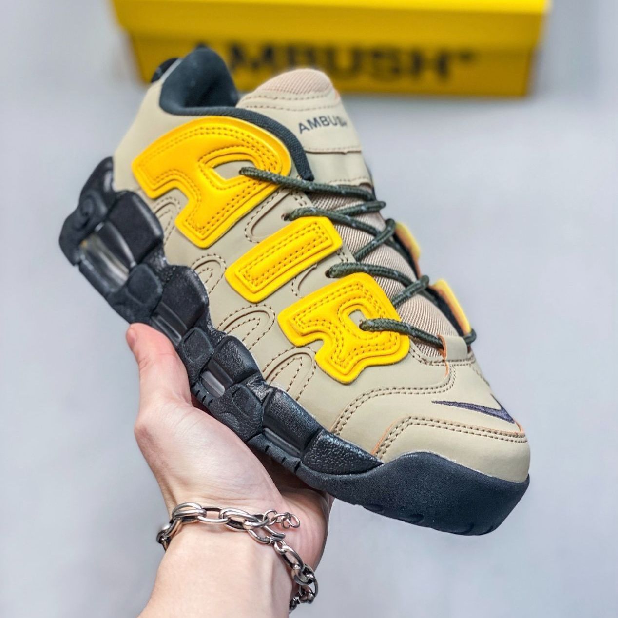 未使用 AMBUSH x Nike Air More Uptempo Low