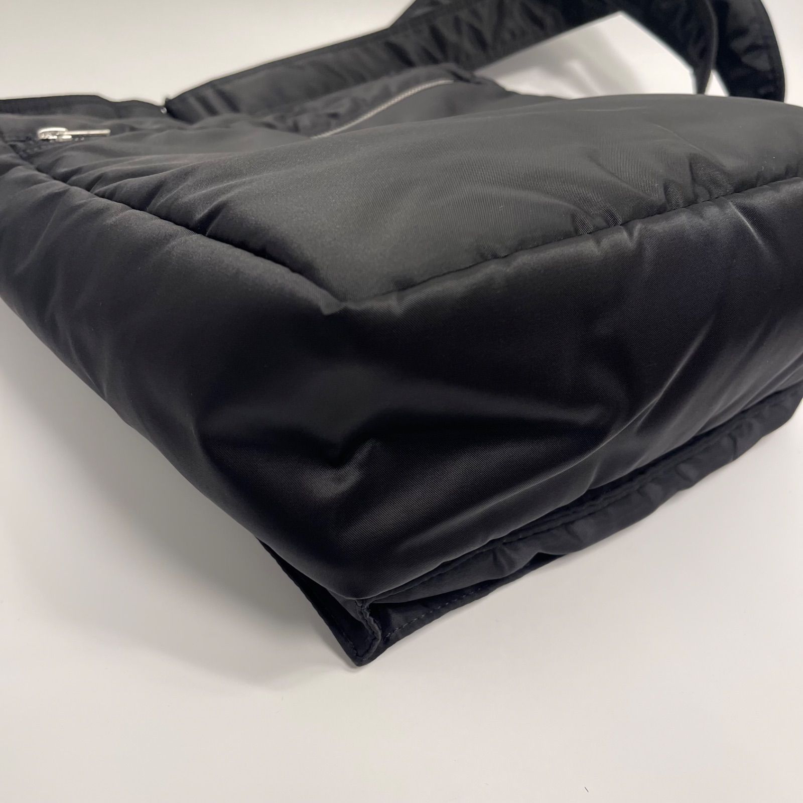 ポーター　タンカー　ブラック　メッセンジャーバッグ　極美品　縦型ショルダー TANKER(タンカー) VERTICAL BAG | 吉田カバンホームページ | YOSHIDA & Co.