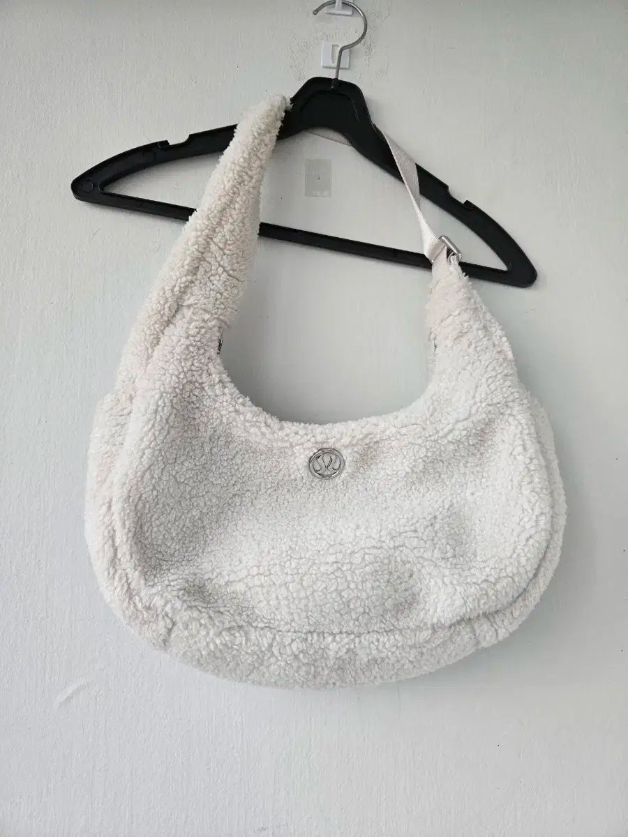 ルルレモン ボア フリース ミニ ショルダーバッグ