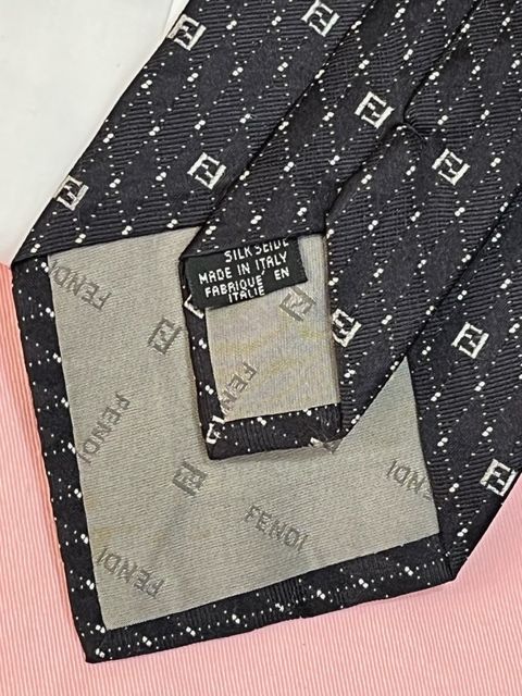 ネクタイ　ブランド　フェンディ　FENDI　FF柄　上級折柄　ITALY
