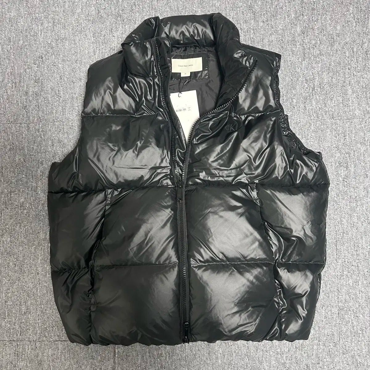 カルバン クライン グロシー ベスト ダウン M 新 商品