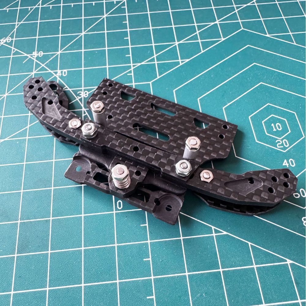 ミニ四駆用 カーボン製 1軸 左右に可動するスプリング鳳尾 MS MSL 内蔵ダンパーシャーシ対応