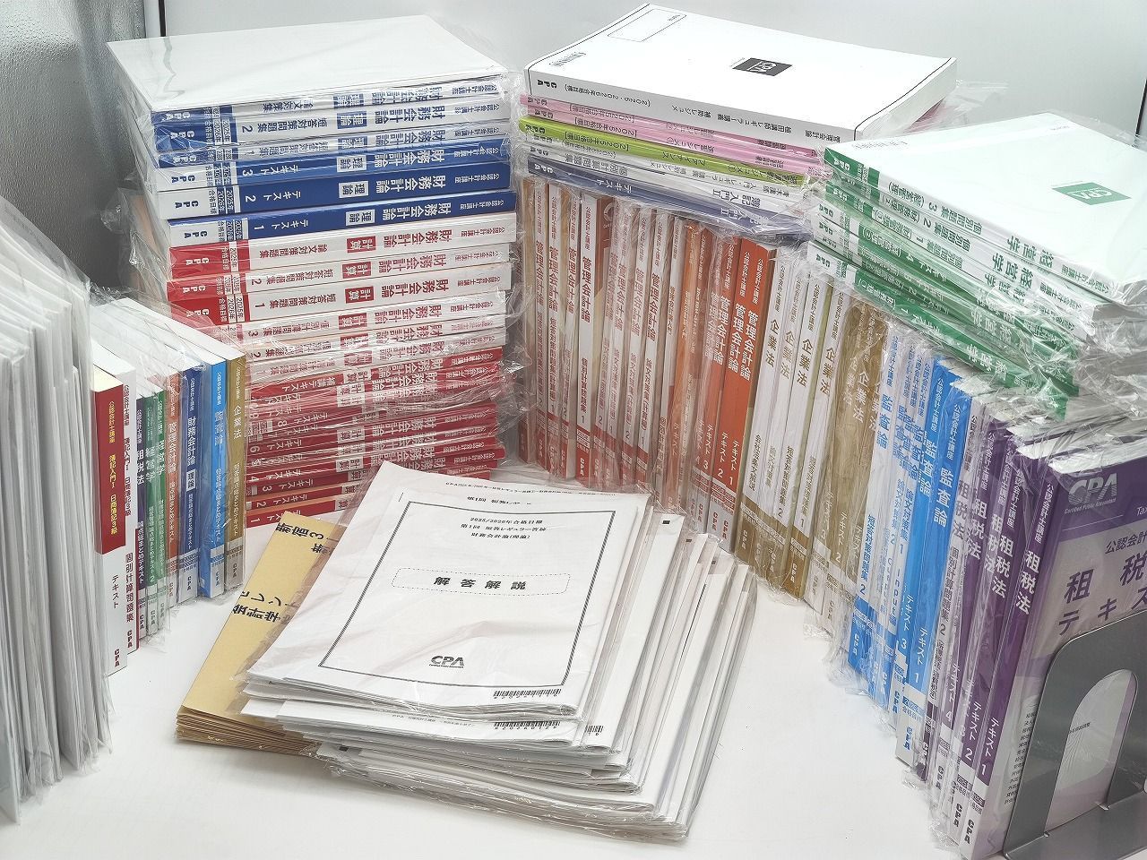 得価，格安 インボイス対応 ９割未使用 一部中古書込あり CPA 2025-2026 合格目標 公認会計士 84冊 確認テスト・答練等 71冊