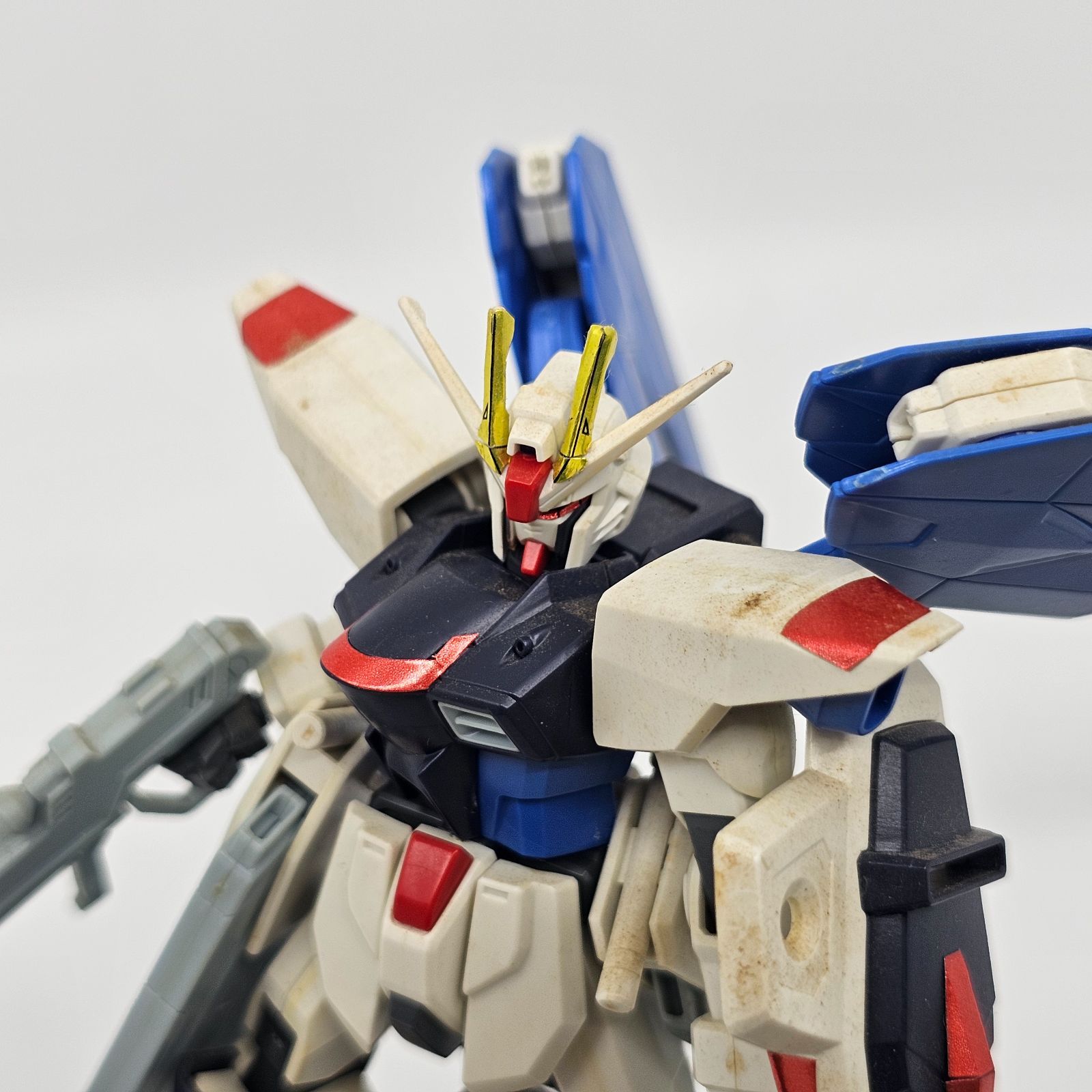 HG（2003年）フリーダムガンダム（汚れあり）　【B】　ガンプラ　完成品　ジャンク