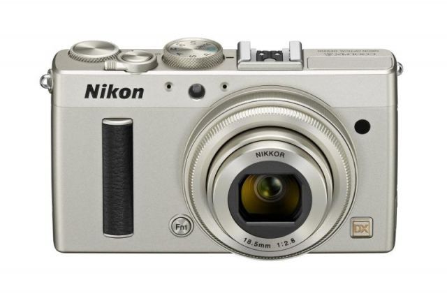 実写美⭕️【動作確認済】Nikon COOLPIX S570 シルバー　デジカメ Nikon デジタルカメラ COOLPIX A DXフォーマットCMOSセンサー
