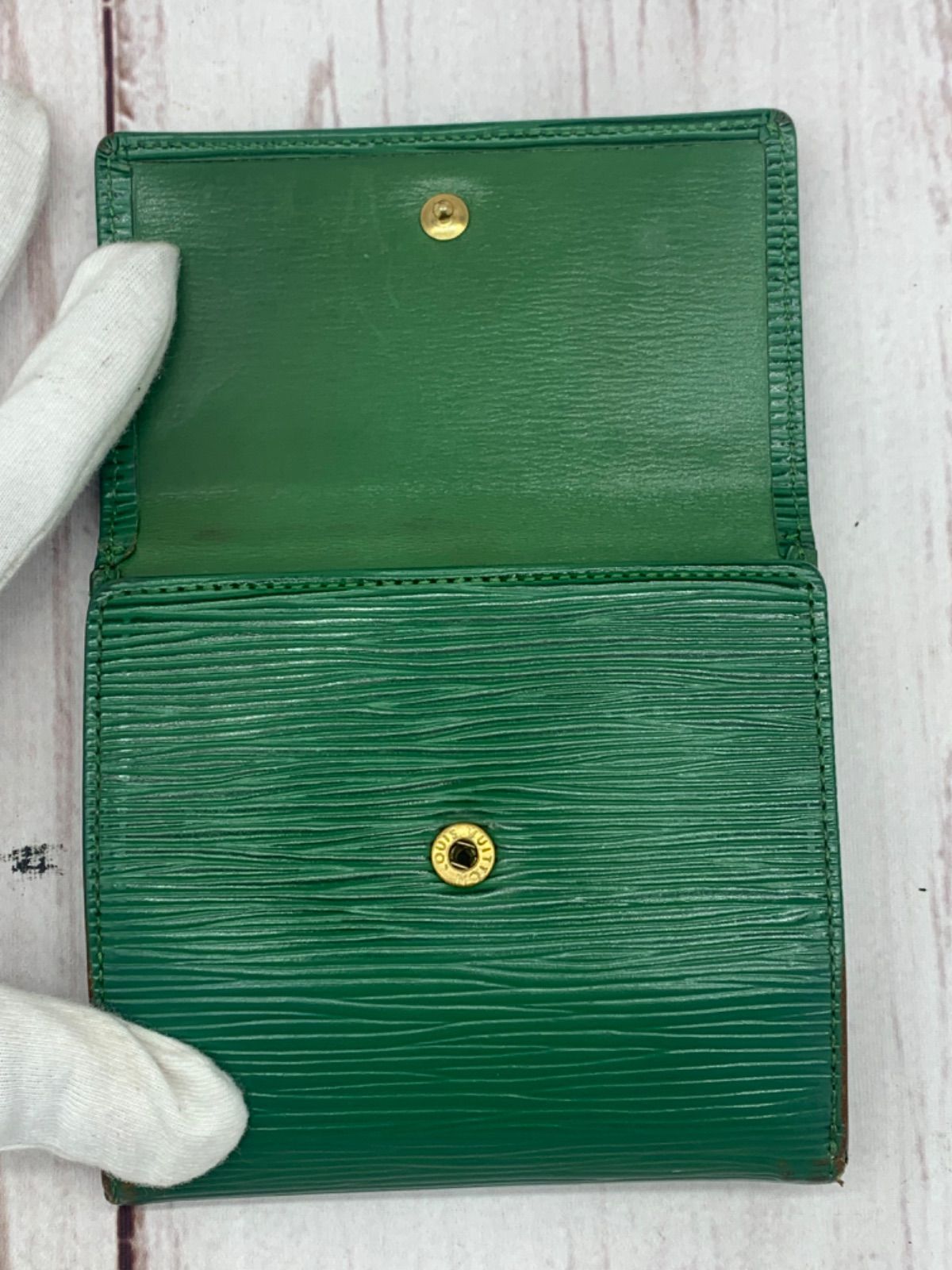 美品 LOUIS VUITTON エピ ポルトモネビエ カルトクレディ グリーン 楽天市場】ルイ・ヴィトン LOUIS VUITTON 二つ折り財布 エピ