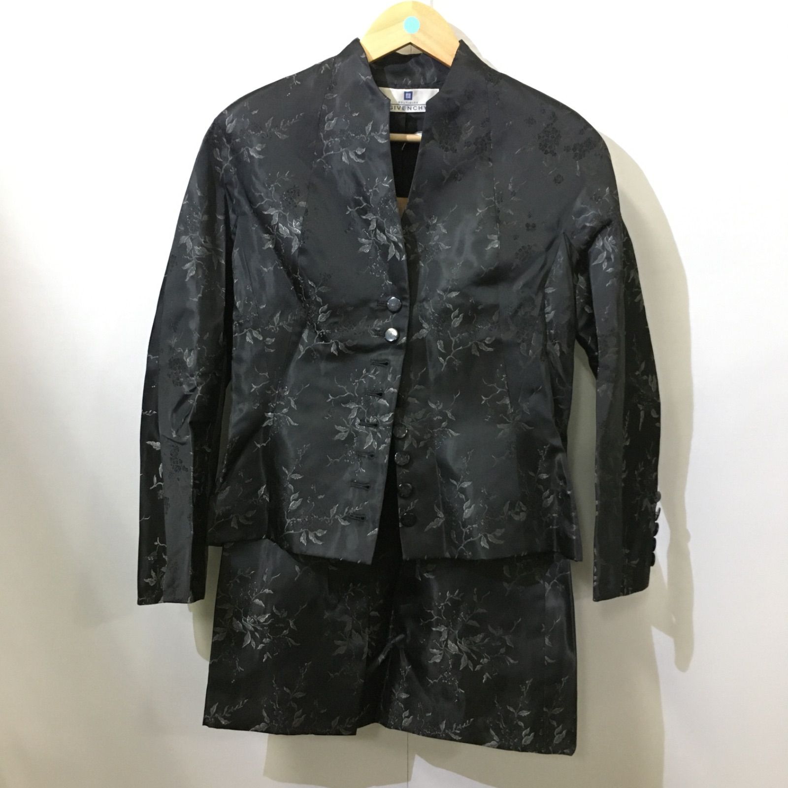 美品】GIVENCHY ジバンシー 長袖ノーカラージャケット×膝丈 美品】GIVENCHY ジバンシー 長袖ノーカラージャケット×膝丈