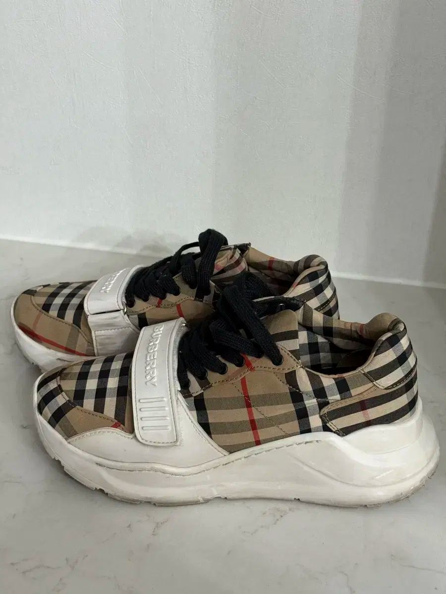 なんでも鑑定団よりも驚き！ BURBERRY(バーバリー) チェック 240 （ 37 スニーカーズ 靴